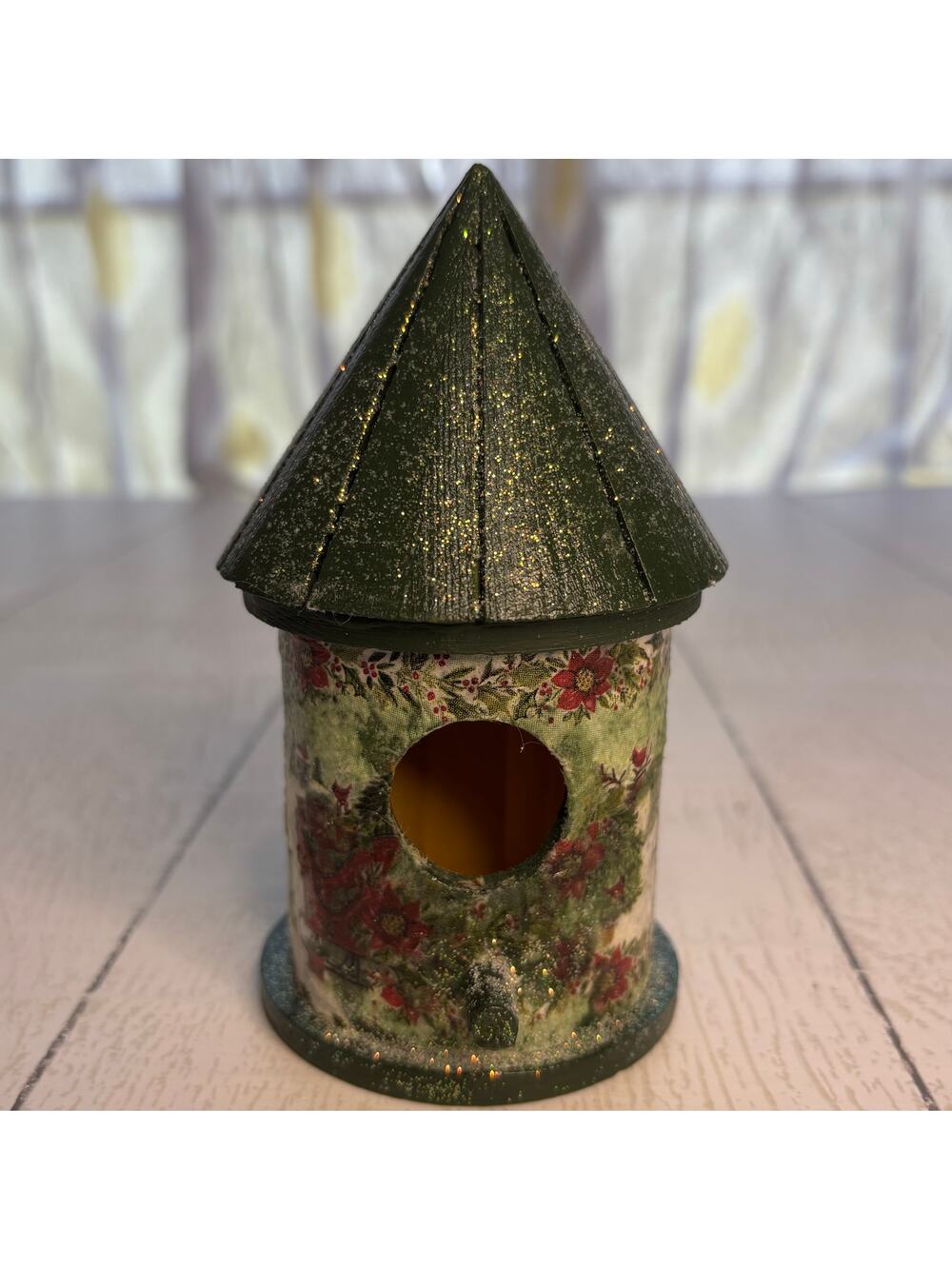 Handcrafted Christmas Birdhouse 5" Santa Cardinals Scene